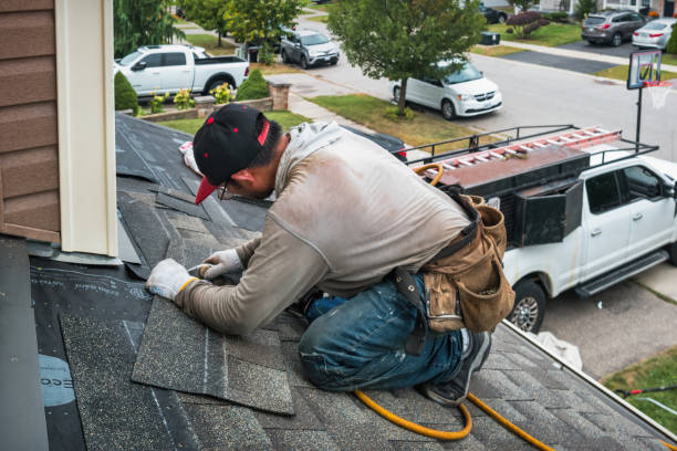 Professional Gutter Repair And Installation technician working in San Mateo, CA